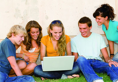 夺冠热门战胜爆冷队，领先积分榜开启阔步胜利